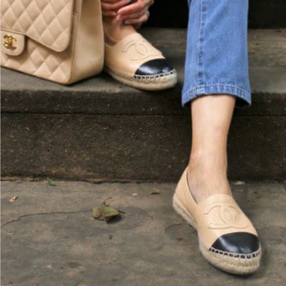 Chanel authentic lambskin cap toe espadrille flats beige/ black Sz 38 US 7.5/8 - Picture 10 of 10